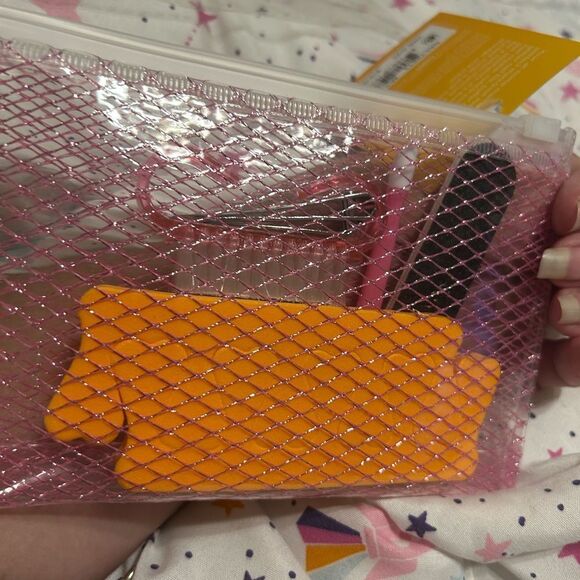 NWT  Nail CareSet - Picture 8 of 11